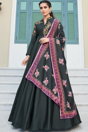 silk kapde mein gown